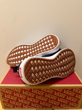 Zapatillas Vans Ultrarange Negras y Blancas