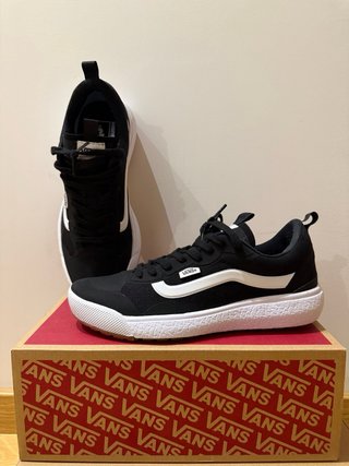 Zapatillas Vans Ultrarange Negras y Blancas