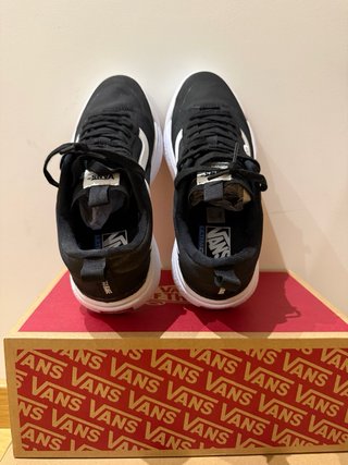 Zapatillas Vans Ultrarange Negras y Blancas