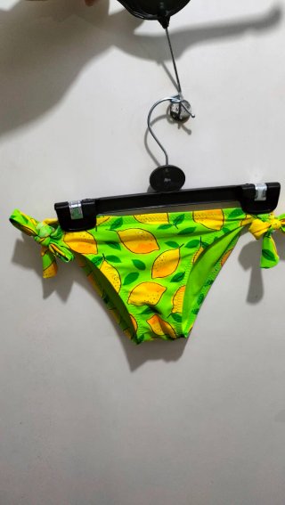 Bikini niña limones talla 7-8 años