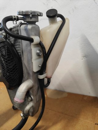 Radiador y estriberas retrasadas Suzuki GSXR 600