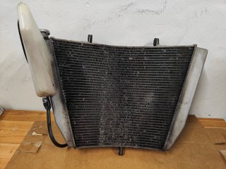 Radiador y estriberas retrasadas Suzuki GSXR 600