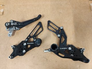 Radiador y estriberas retrasadas Suzuki GSXR 600