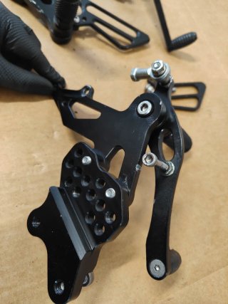 Radiador y estriberas retrasadas Suzuki GSXR 600