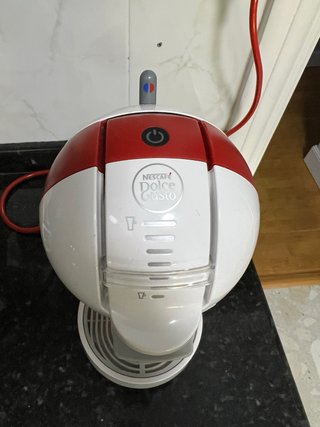Cafetera Dolce Gusto Automática Roja y Blanca
