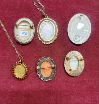 Pregadeiras tipo Limoges e camafeus