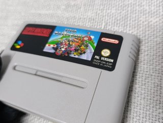 Cartuccia Super Mario Kart per Super Nintendo (SNES). Versione PAL Spagna.
