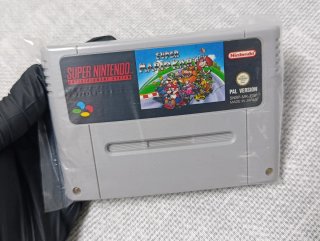 Cartuccia Super Mario Kart per Super Nintendo (SNES). Versione PAL Spagna.