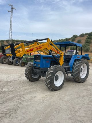 Tractor Ebro Kubota 8110 con pala
