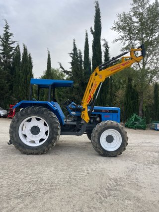 Tractor Ebro Kubota 8110 con pala