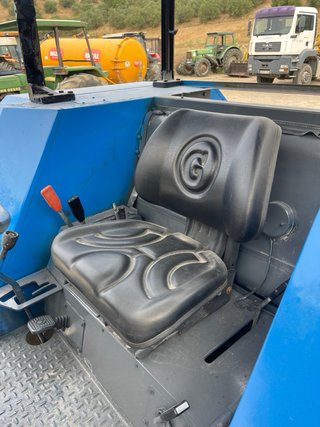 Tractor Ebro Kubota 8110 con pala