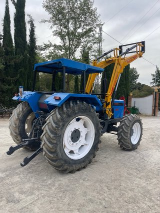 Tractor Ebro Kubota 8110 con pala