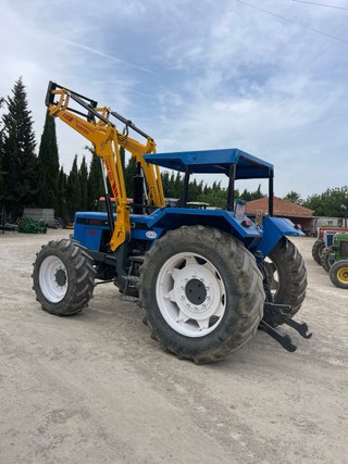 Tractor Ebro Kubota 8110 con pala