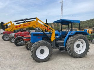 Tractor Ebro Kubota 8110 con pala