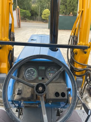 Tractor Ebro Kubota 8110 con pala