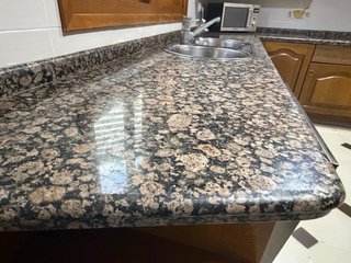 Mobiliario de cocina con encimera de granito