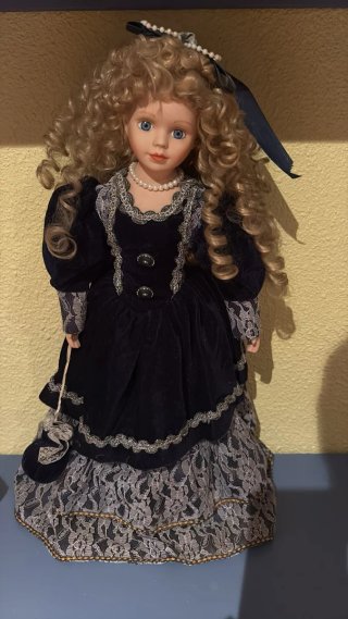 Muñeca de Porcelana Vestido Azul