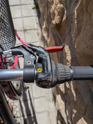 Bicicleta infantil negra y rosa