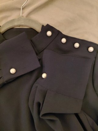 Vestido Zara azul marino con perlas