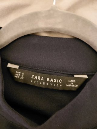 Vestido Zara azul marino con perlas