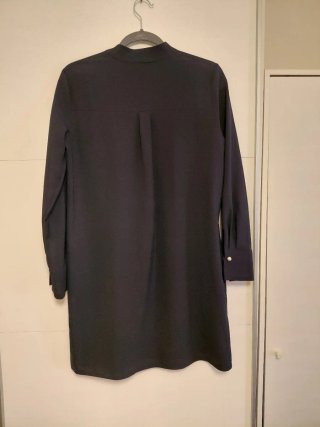 Vestido Zara azul marino con perlas