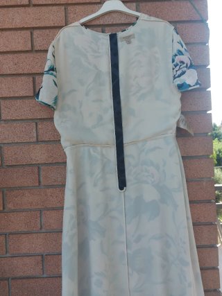 Abito Burberry floreale in seta