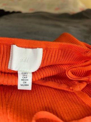 Vestido naranja para fiesta en la playa