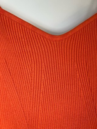Vestido naranja para fiesta en la playa