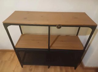 Mueble tipo industrial con puertas metal y madera