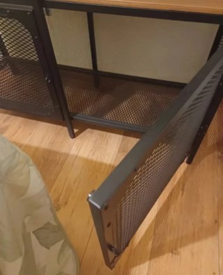Mueble tipo industrial con puertas metal y madera