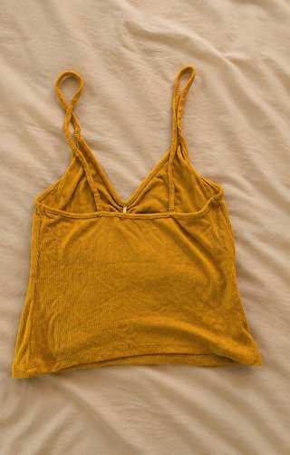 Top Bershka amarillo fruncido S