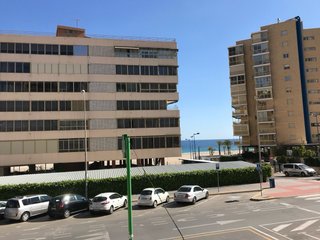 Se alquila gran apartamento con vistas al mar