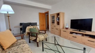 Se alquila gran apartamento con vistas al mar