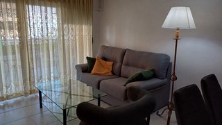 Se alquila gran apartamento con vistas al mar