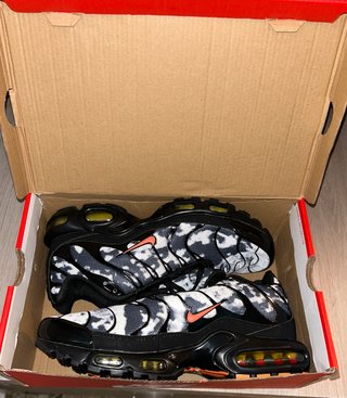 Zapatillas Nike TN Air Negras y Naranjas