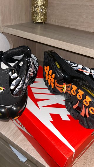 Zapatillas Nike TN Air Negras y Naranjas