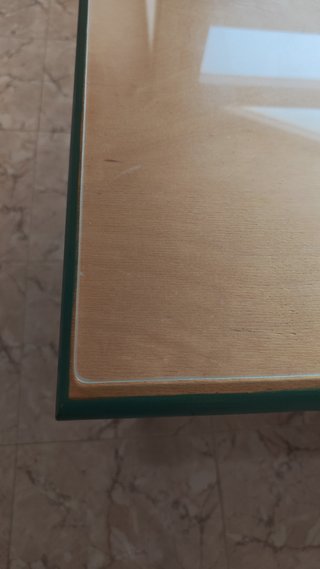 Mesa madera con cristal verde