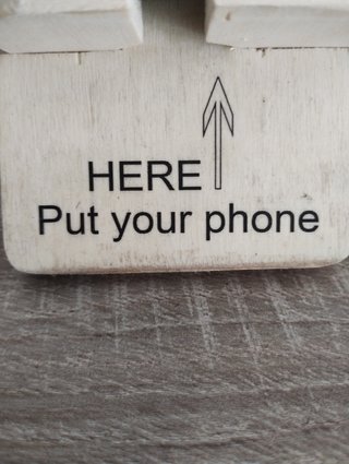 Supporto per telefono in legno