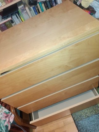 Cómoda de madera Ikea