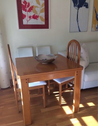 Mesa de comedor de madera maciza + 2 sillas