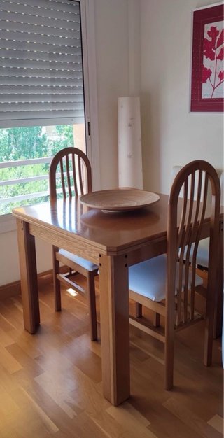 Mesa de comedor de madera maciza + 2 sillas