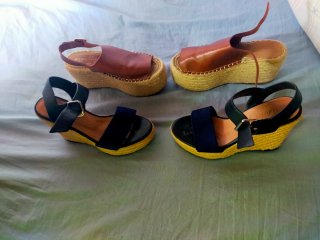 Sandalias cuña esparto marrón y negras  cada una 5