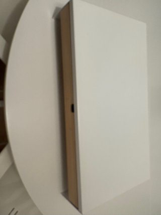 Cajonera blanca Ikea con cajón de madera
