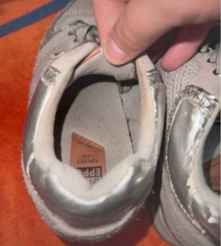 Zapatillas chica beige y plata