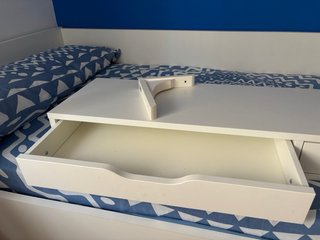 Mueble recibidor Ikea blanco con cajones