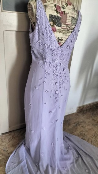 Vestido largo morado con pedrería
