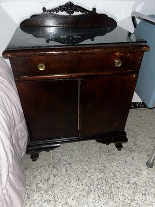 Mueble tocador antiguo con espejo