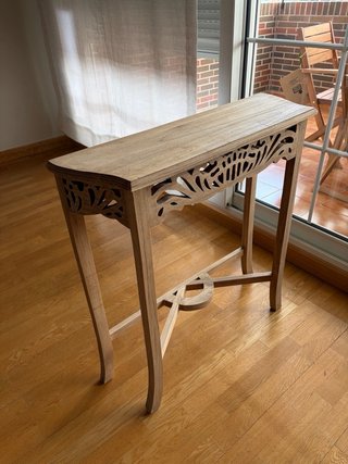 Mesa de recibidor de madera maciza en tono natural
