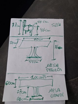 Mesa de hierro forjado cuatro sillas thonet.70×70