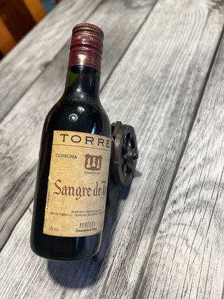 Botellero con forma de cañón